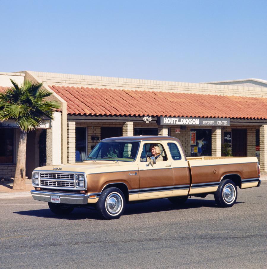  Dodge D150 Adventurer SE Club Cab Sweptline Pickup 1979 года  (фото 1 из 1)